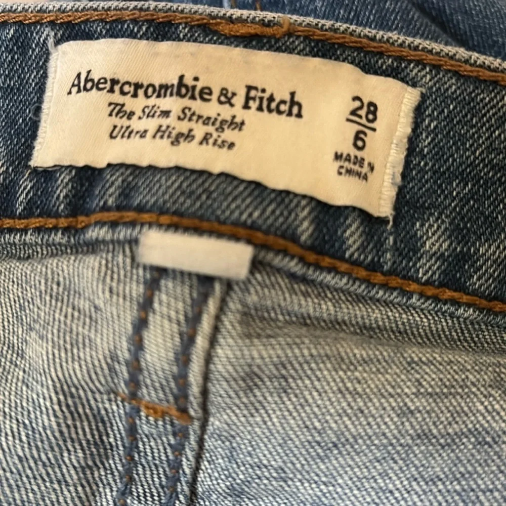 Abercrombie & Fitch Slim Straight Ultra High Rise Curve Love Jeans Sz. 28 Sz. 6